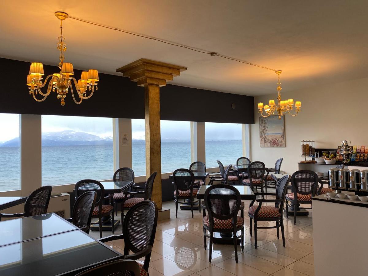 Hotel Estee Дезенцано-дель-Гарда Экстерьер фото