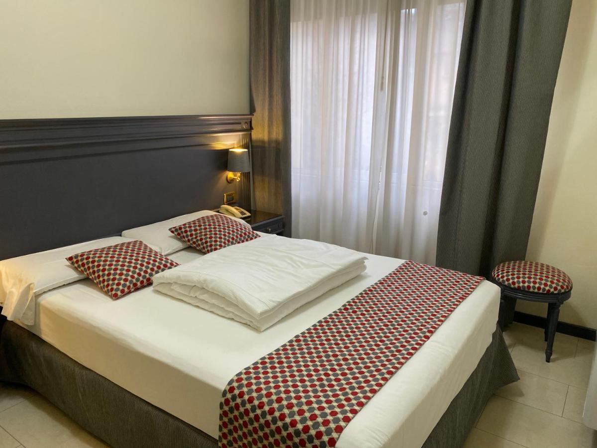 Hotel Estee Дезенцано-дель-Гарда Экстерьер фото