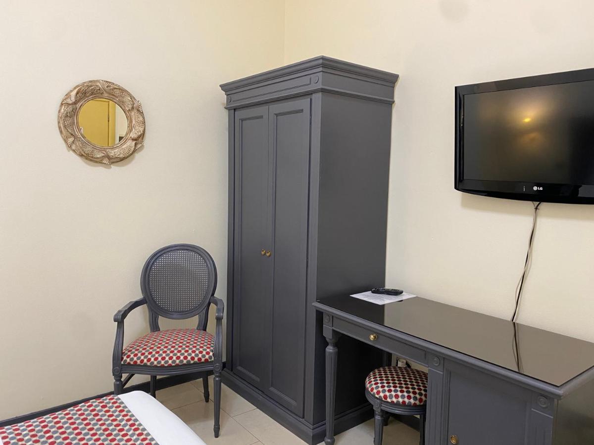 Hotel Estee Дезенцано-дель-Гарда Экстерьер фото