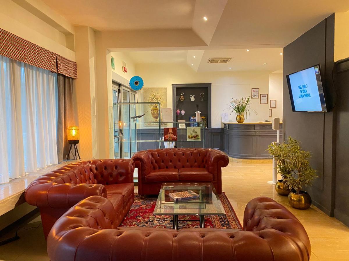 Hotel Estee Дезенцано-дель-Гарда Экстерьер фото