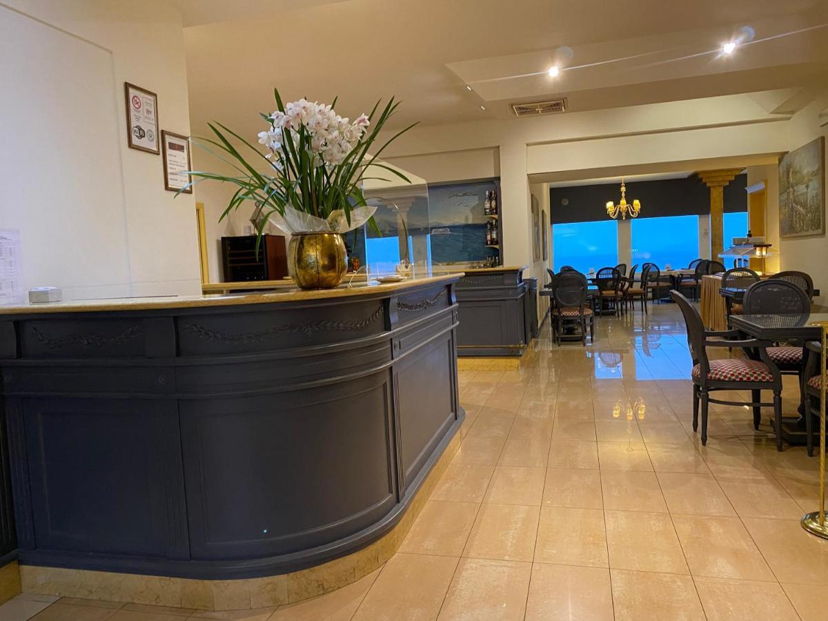 Hotel Estee Дезенцано-дель-Гарда Экстерьер фото