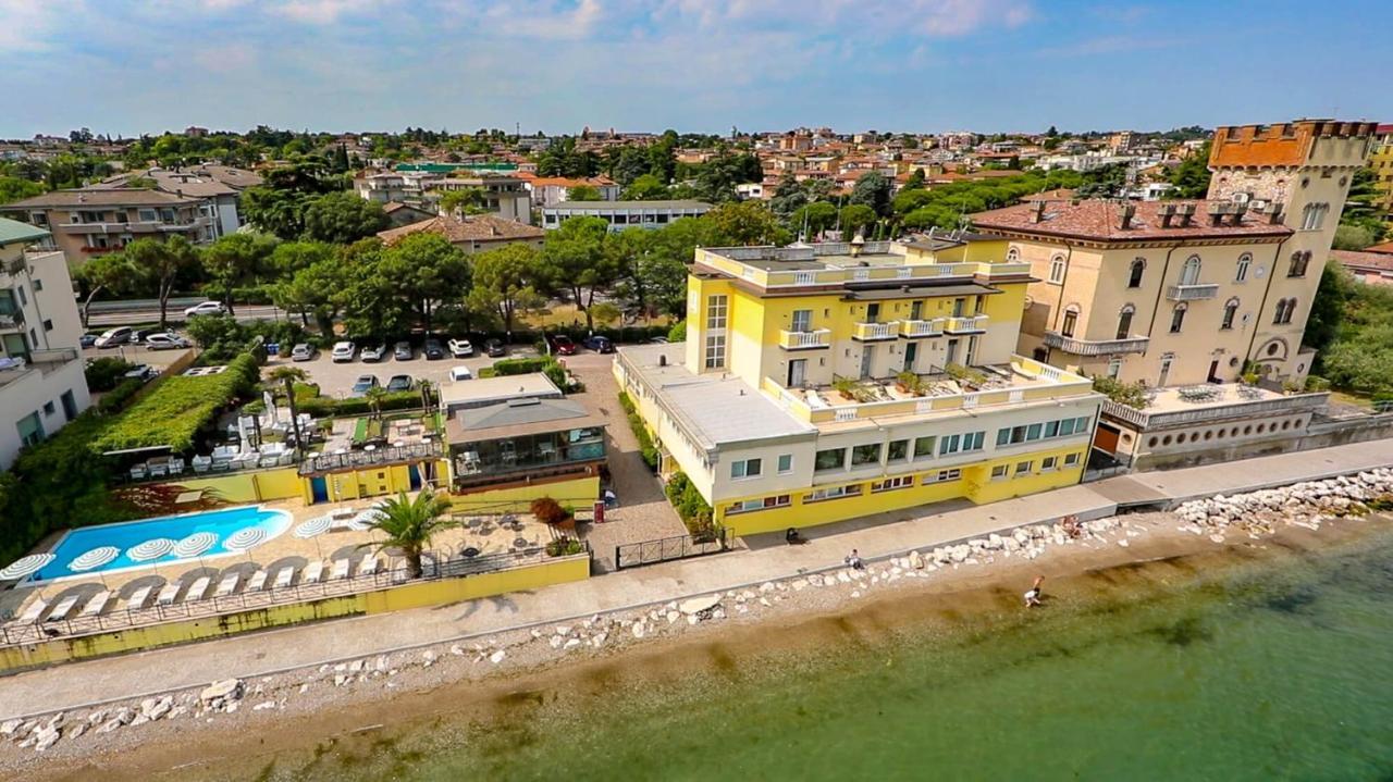 Hotel Estee Дезенцано-дель-Гарда Экстерьер фото