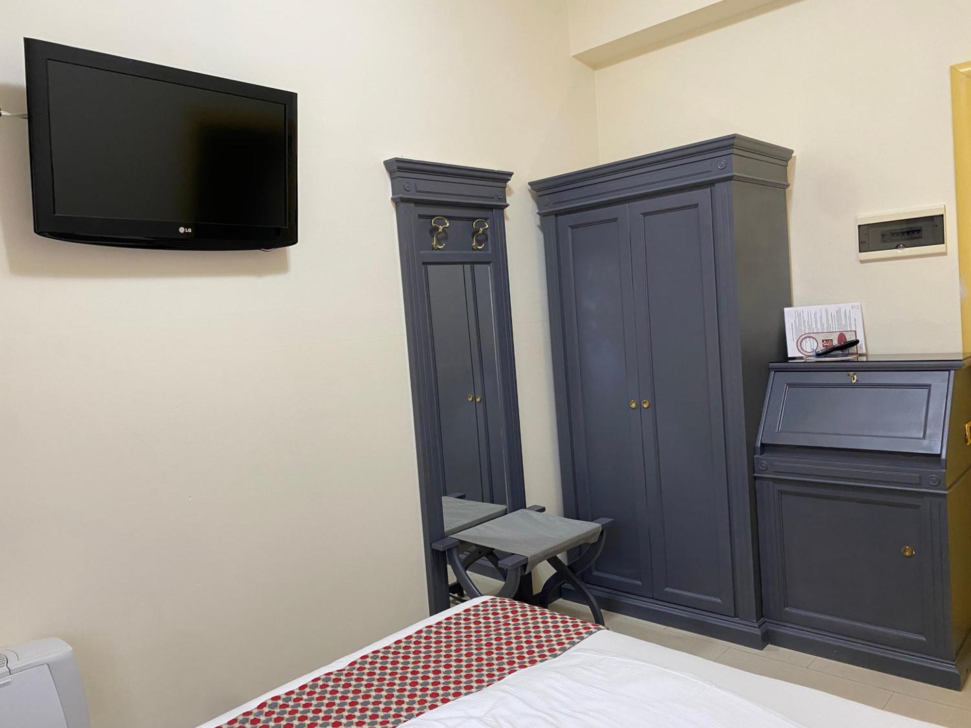 Hotel Estee Дезенцано-дель-Гарда Экстерьер фото
