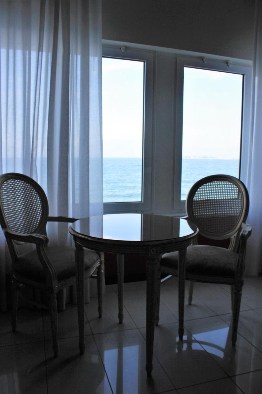 Hotel Estee Дезенцано-дель-Гарда Экстерьер фото